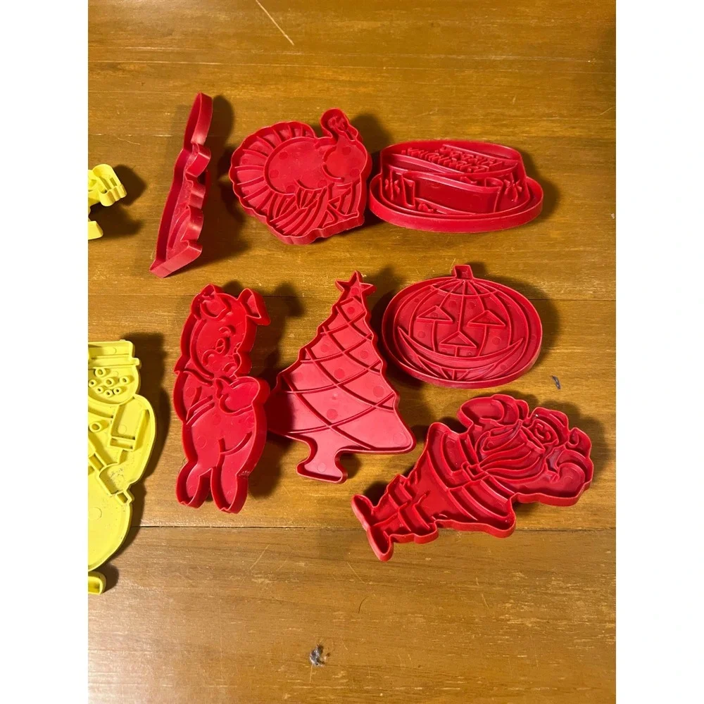 Vtg Tupperware 1970s Cookie Cutters Lot Red Yellow Holiday Christmas Easter 13pc